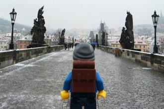 foto lego keliling dunia via instagram.com/thelegobackpacker/
